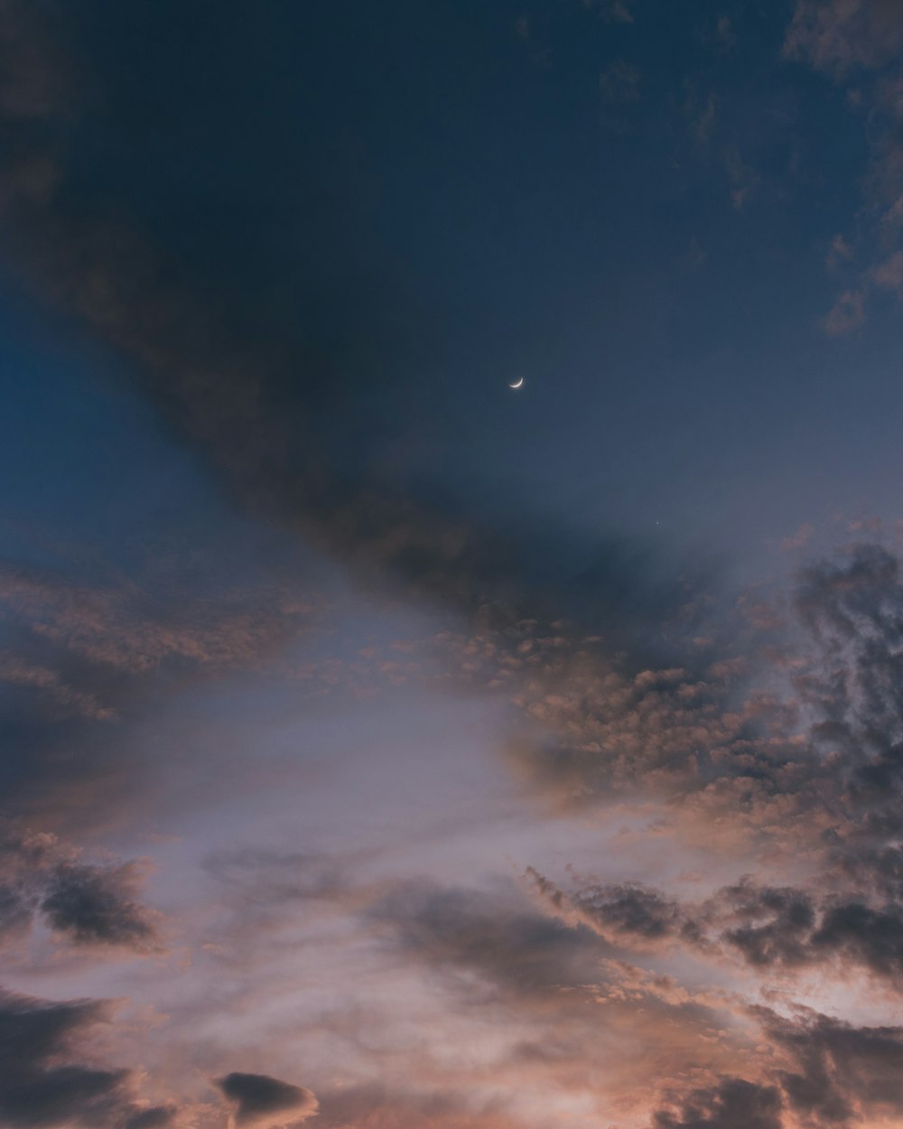 crescent moon during dawn