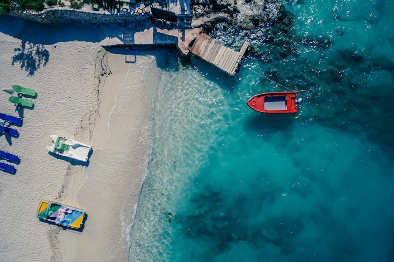 Kust van Albanië met turquoise water