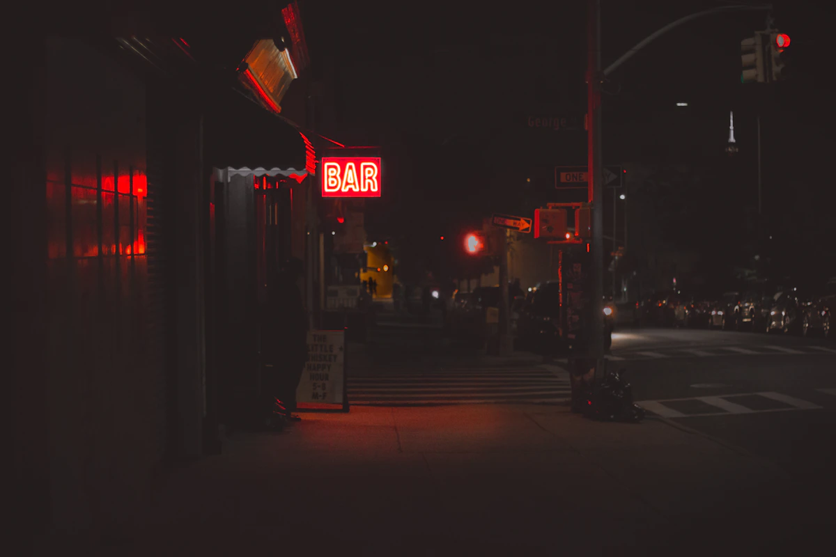 Brooklyn Bar neon sign at night