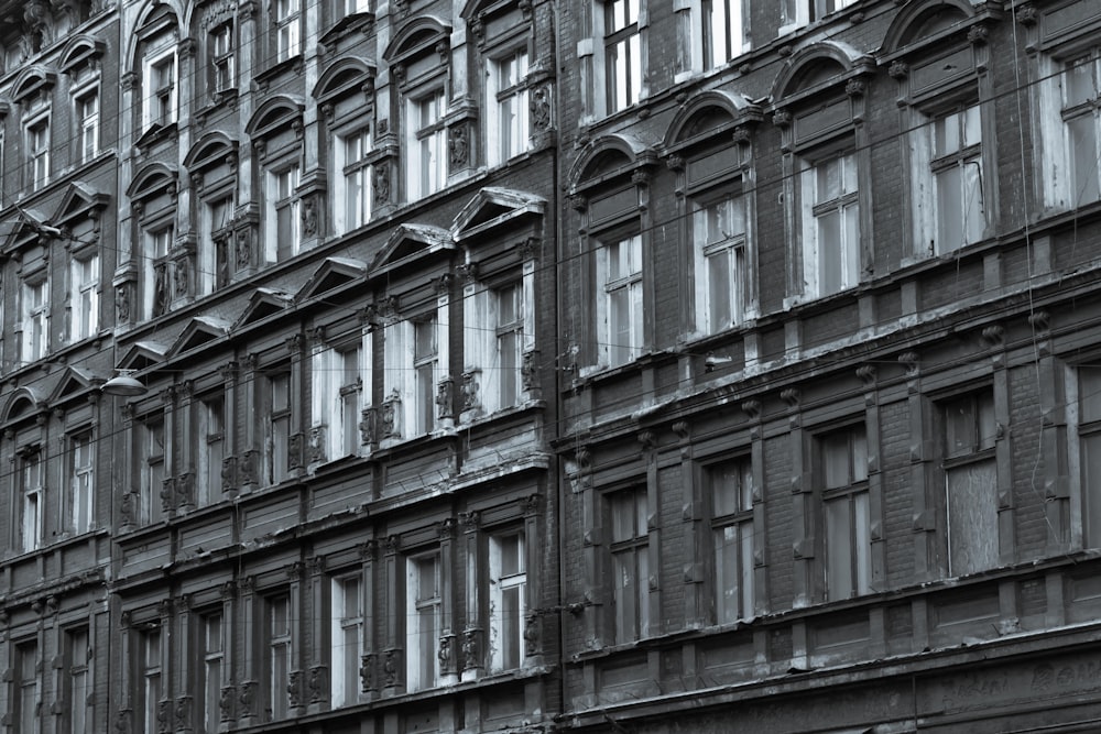 closeup photo of gray concrete building