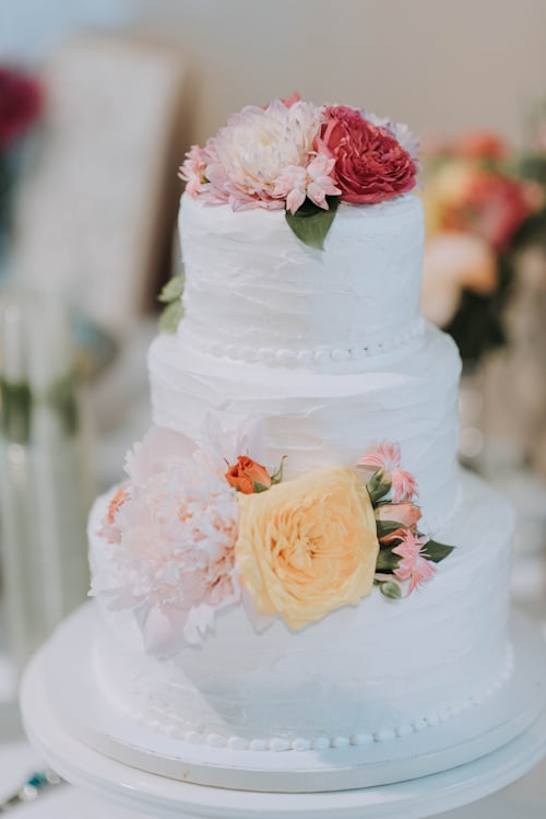 outdoor wedding floral cake