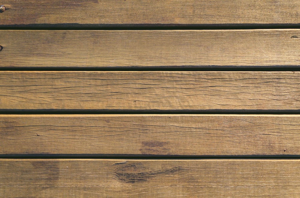 tablones de madera marrón