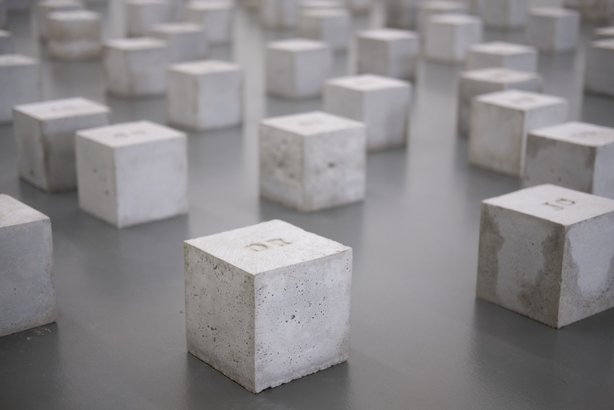 Разочарование кубик. Кубы бетонные для констракт3. Кубики из бетона. Бетонные кубики для испытаний. Кубики для пробы бетона.