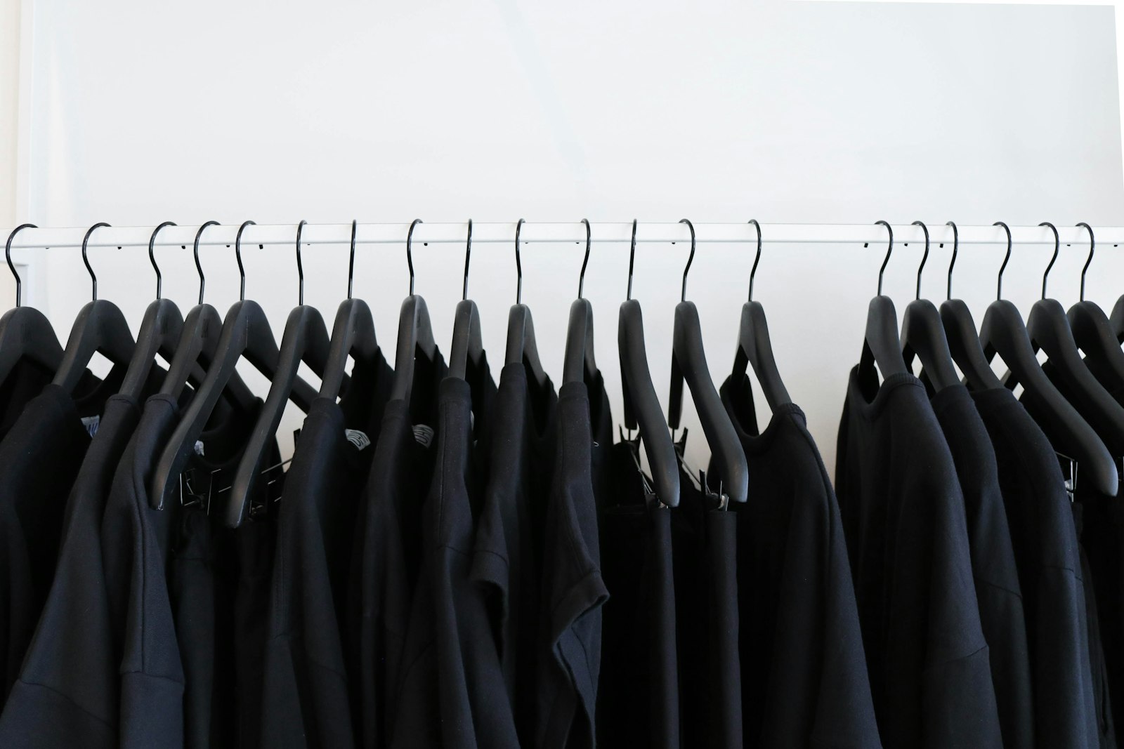 Canon EOS M5 + Canon EF-M 18-55mm F3.5-5.6 IS STM sample photo. Black clothes hanged in photography