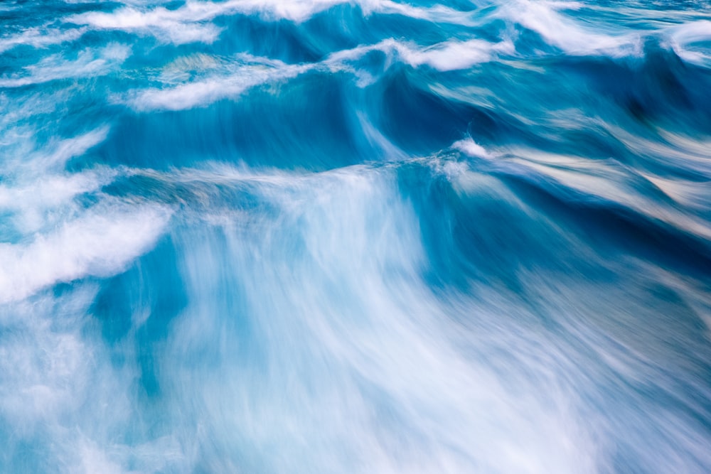 Foto time-lapse de las olas del mar