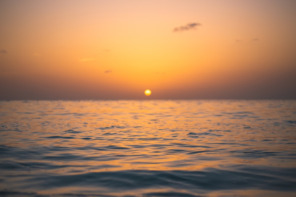 Ozean während der goldenen Stunde