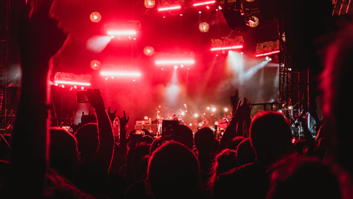 Live music crowd