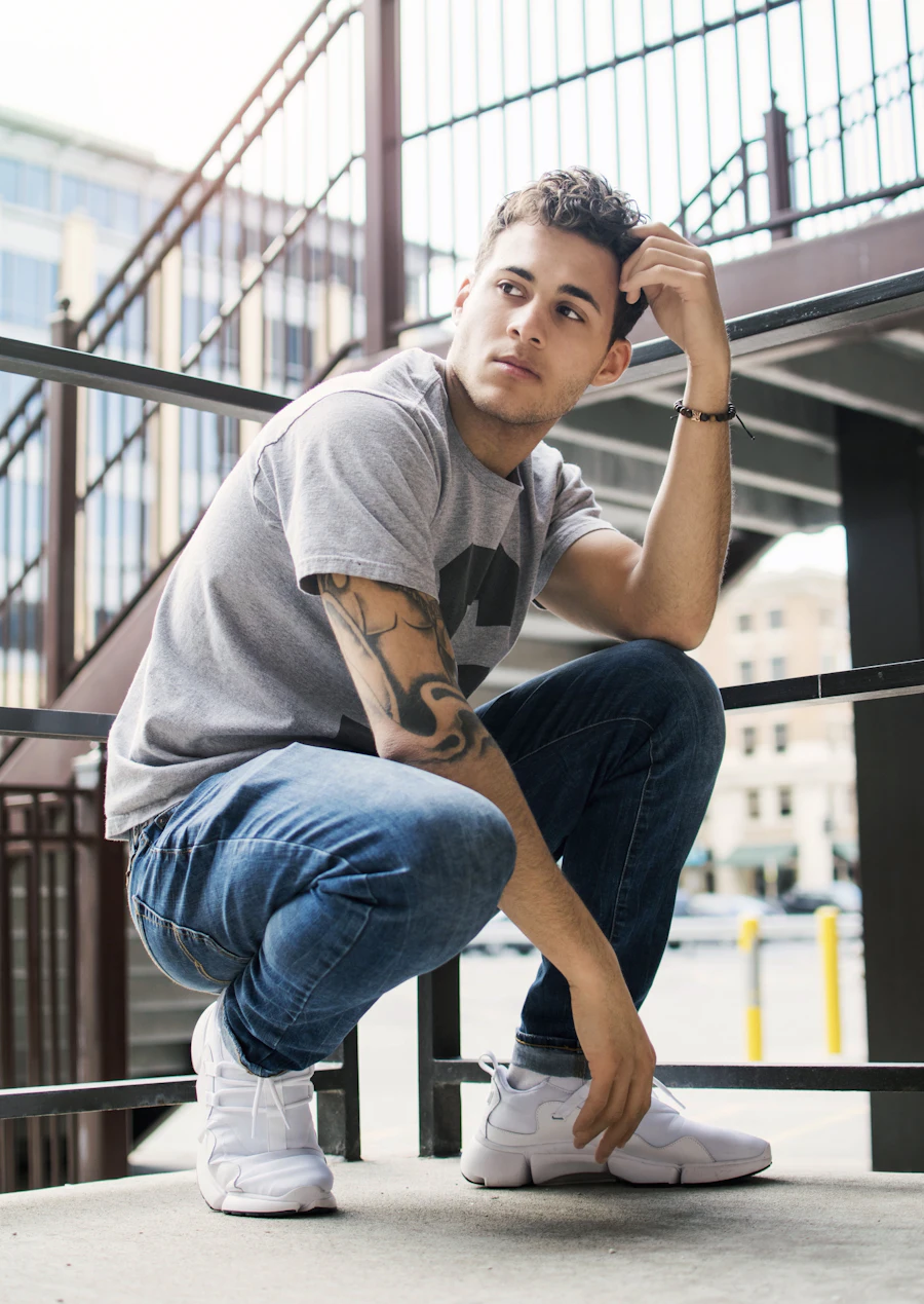 69 Attractive Pose Examples for Photoshoots | Pro Tips