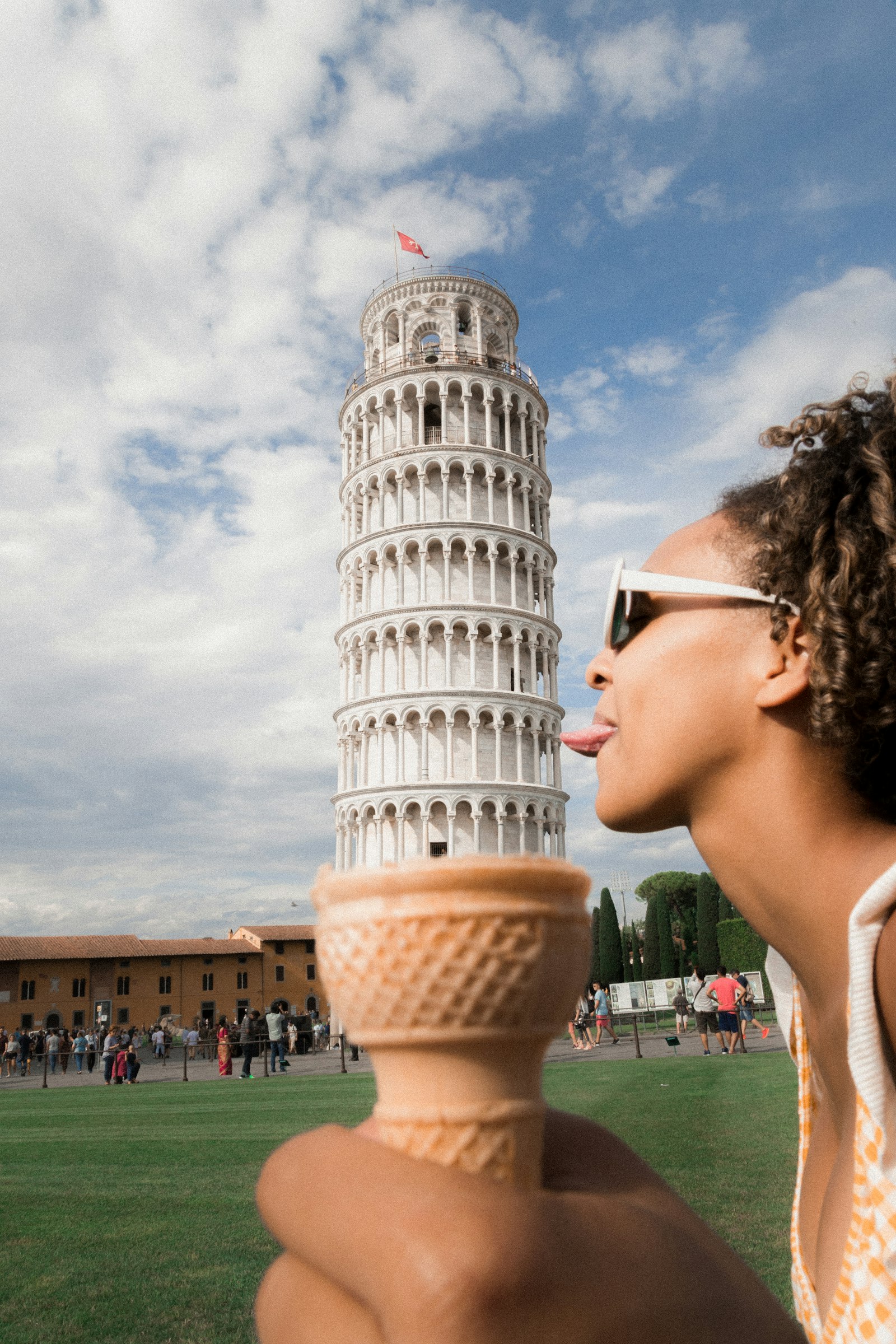 Canon EOS 6D Mark II + Canon EF 24-105mm F4L IS USM sample photo. Leaning tower of pisa photography