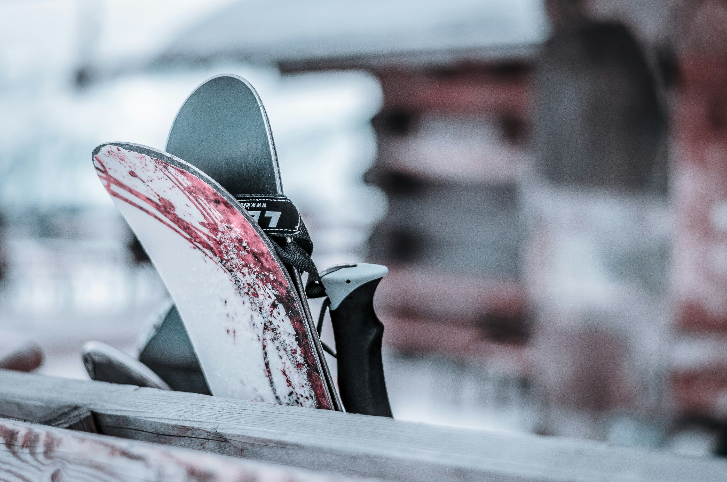 Lost ski