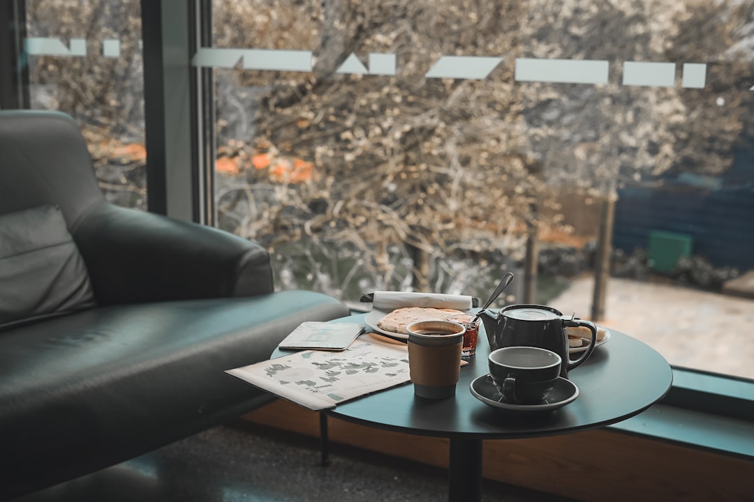 ceramic mugs on table, Window view