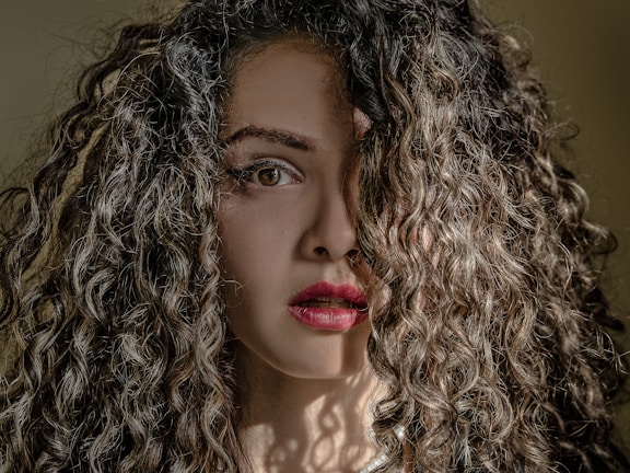 woman's face on focus photo