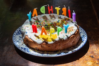 tortas su gimtadienio zvakutemis LeRo Panevezyje