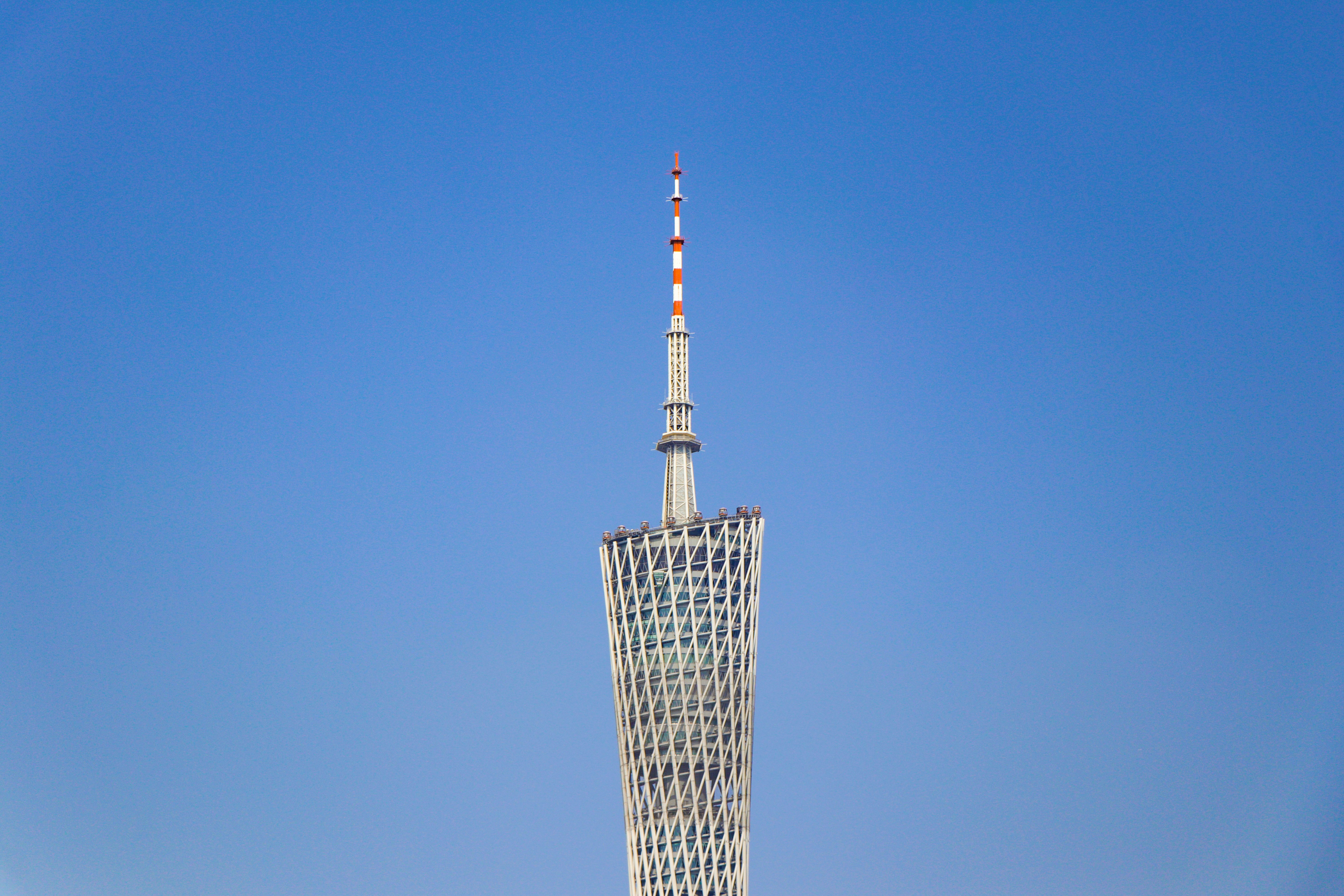 Sam Altman provoque des remous avec ses tweets sur la singularité de l'IA imminente