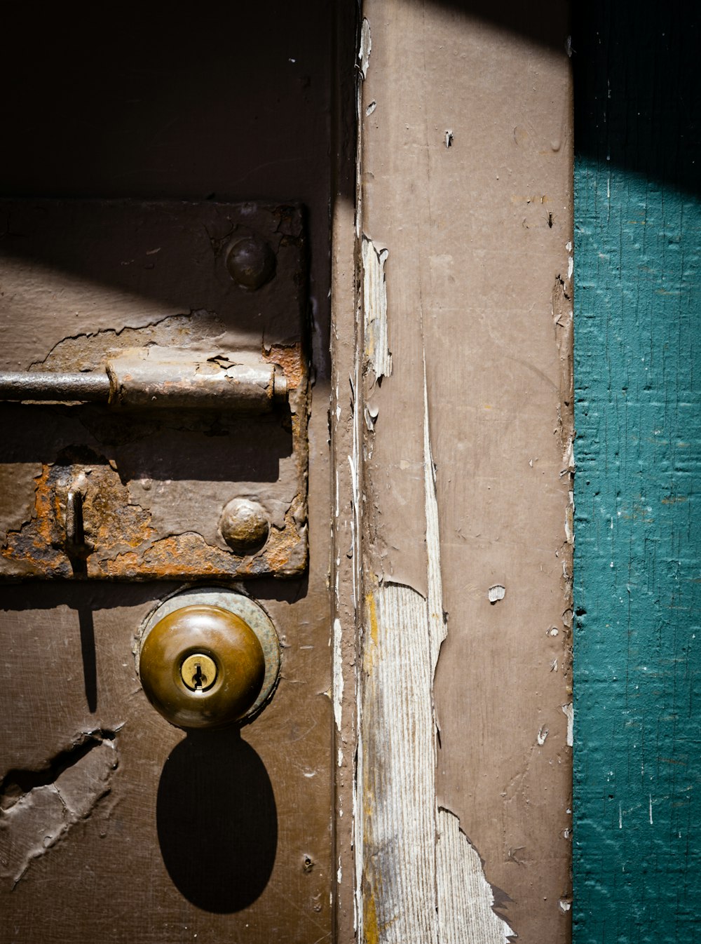 a close up of a door handle on a door