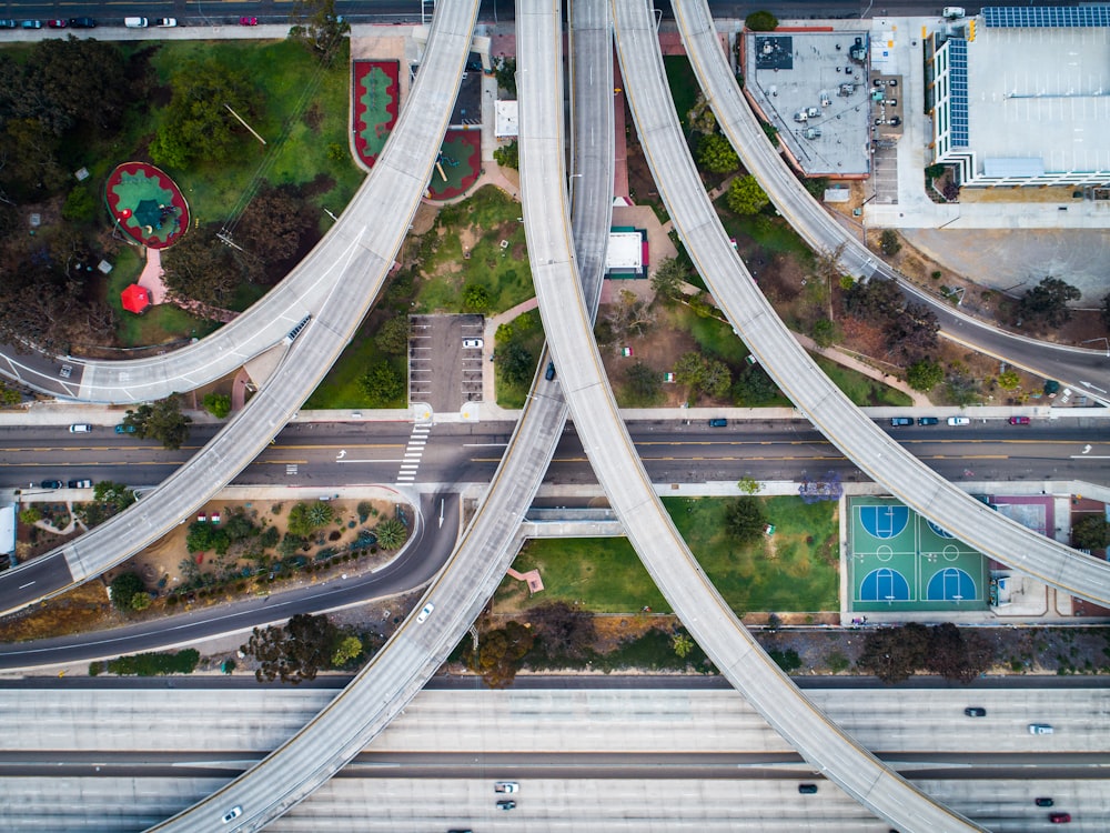 コンクリート道路の航空写真