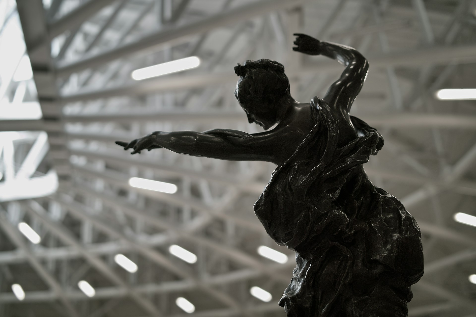 An artistic sculpture of an animal in motion, highlighting realistic anatomical details and fluidity.