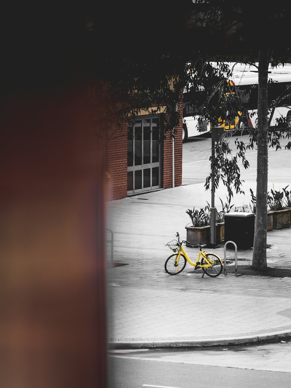 yellow commuter bike