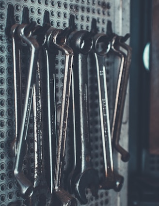 close-up photo of gray combination wrench set