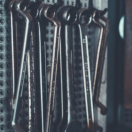close-up photo of gray combination wrench set