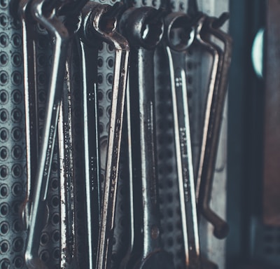 close-up photo of gray combination wrench set