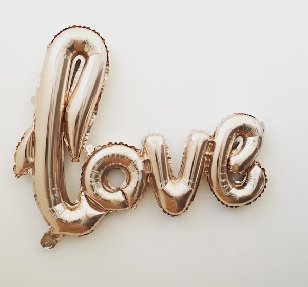 gold love balloon