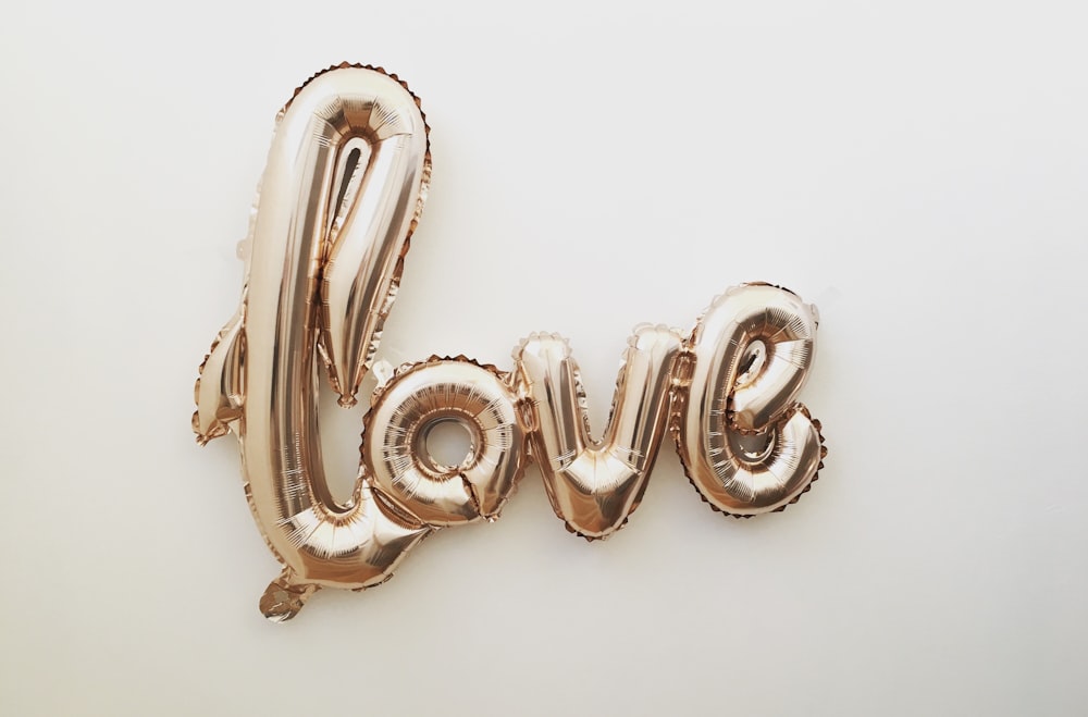 gold love balloon