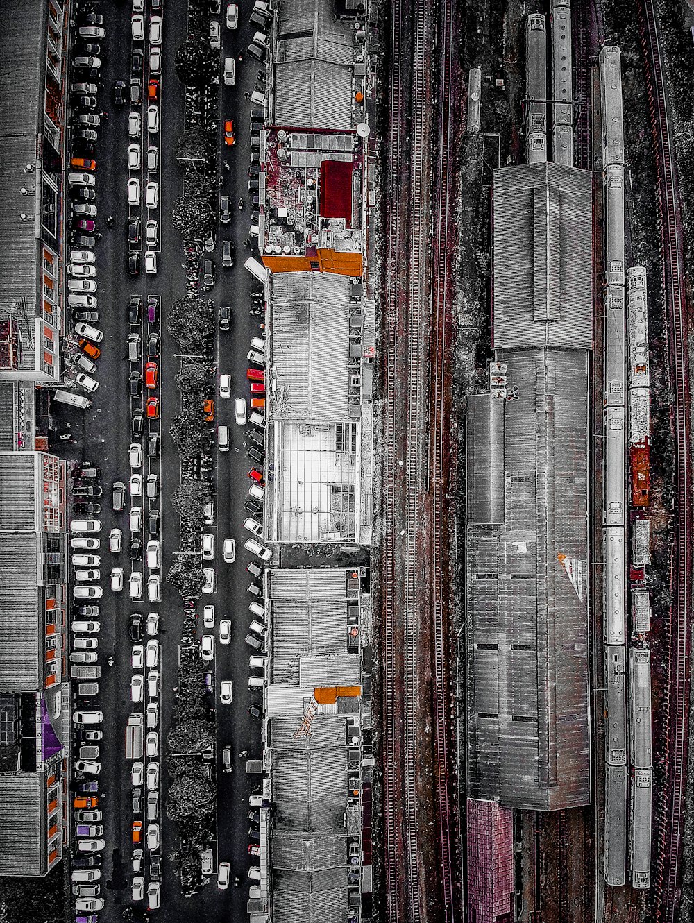 a black and white photo of a city street