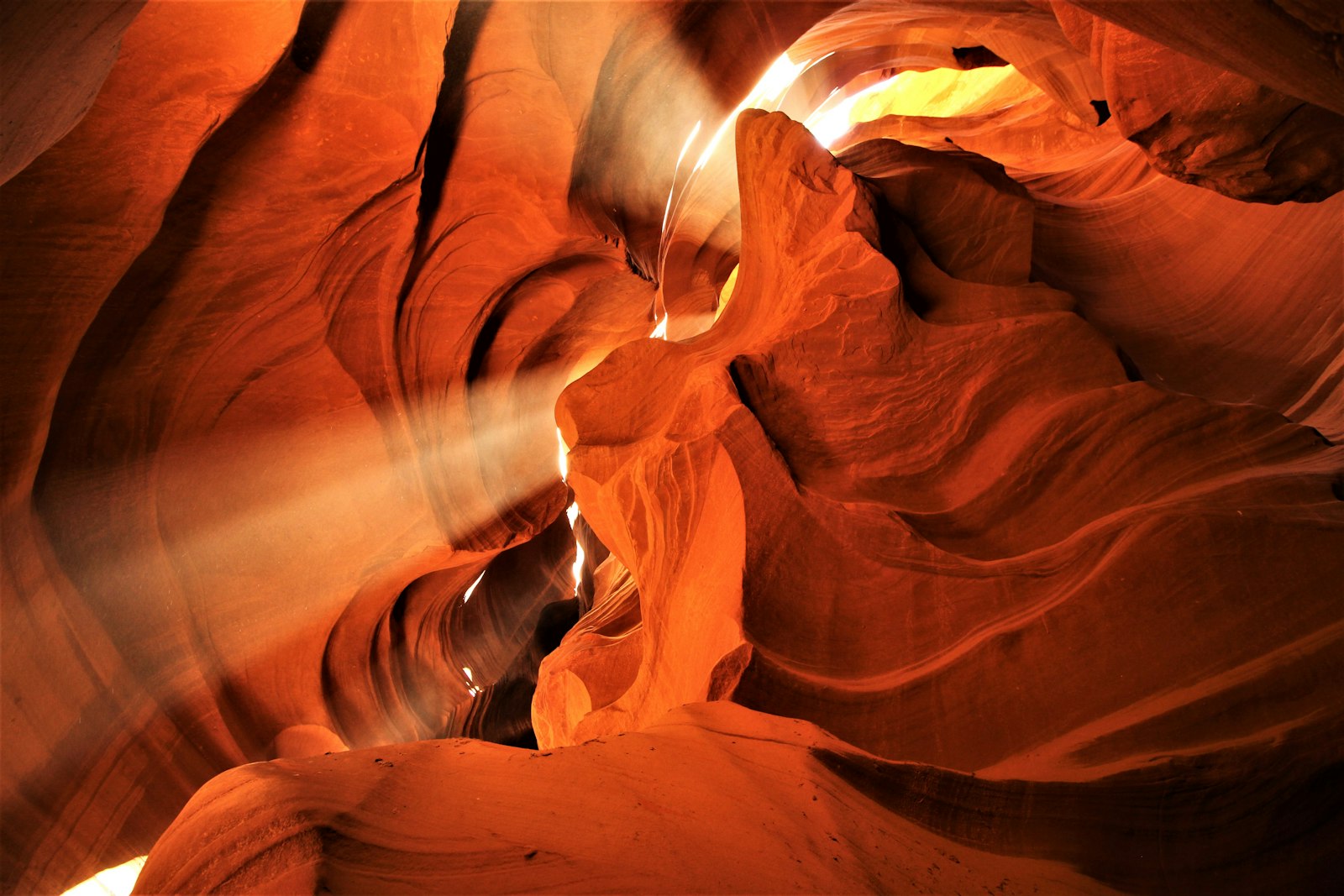 Canon EOS 600D (Rebel EOS T3i / EOS Kiss X5) + Canon EF-S 10-18mm F4.5–5.6 IS STM sample photo. Antelope canyon, arizona photography