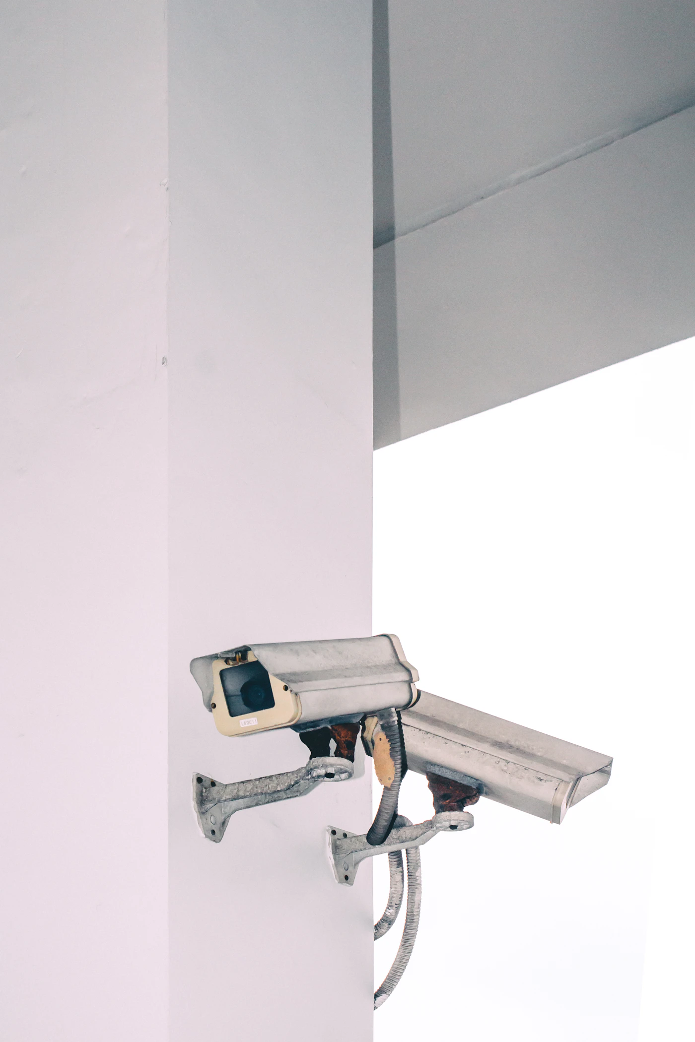 건물 외벽 CCTV