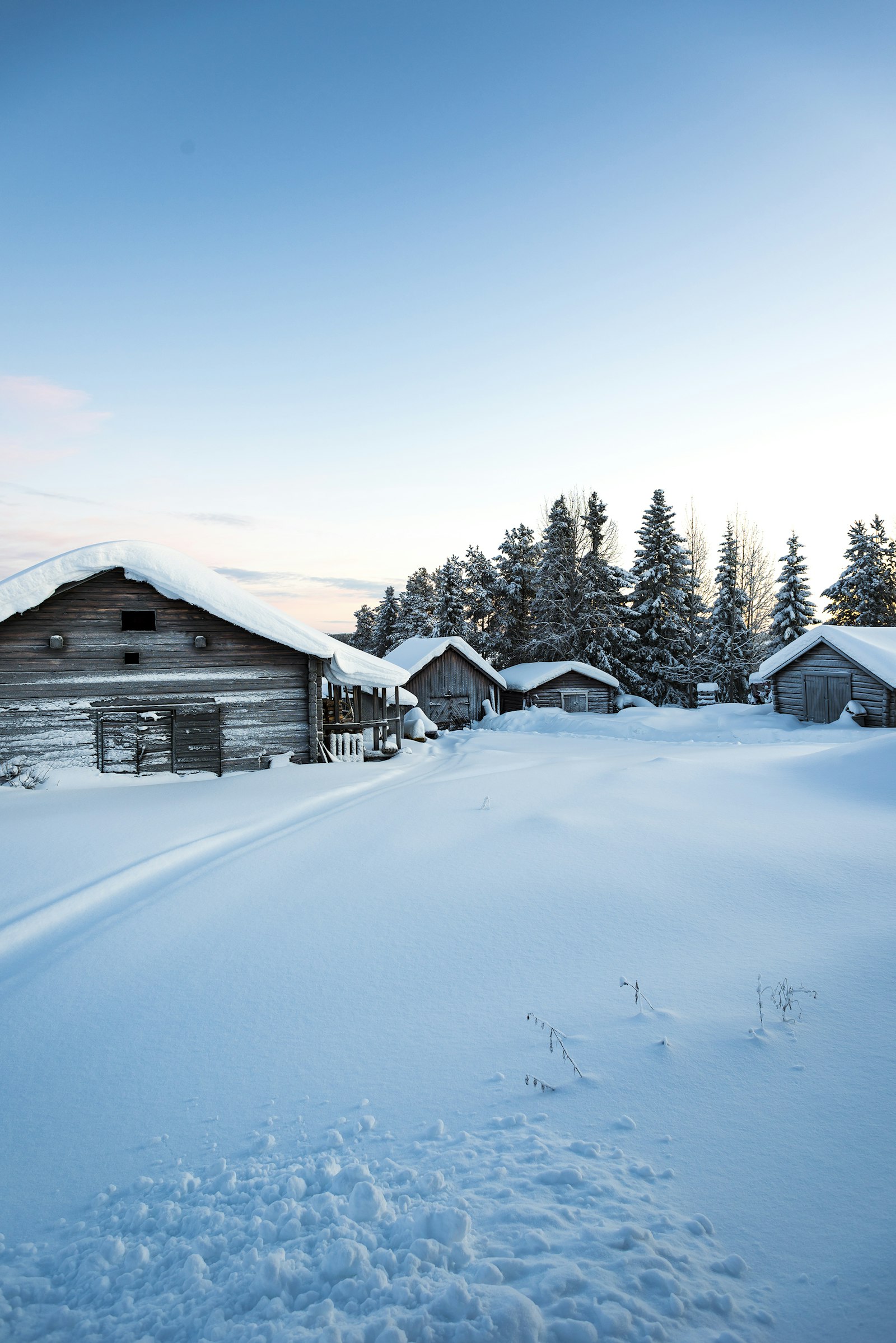 Nikon D810 + Nikon AF Nikkor 20mm F2.8D sample photo. Snow covered houses and photography