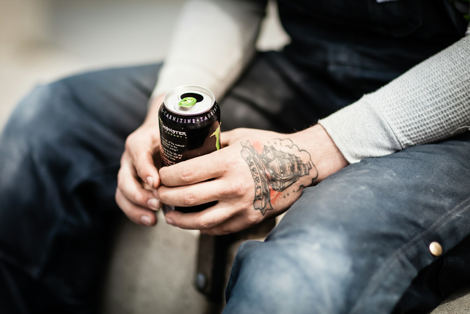 Canon EF 85mm F1.2L II USM sample photo. Black soda can photography