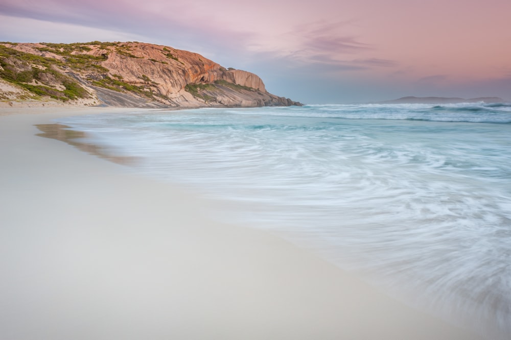 Fotografía de lapso de tiempo de la playa durante el día