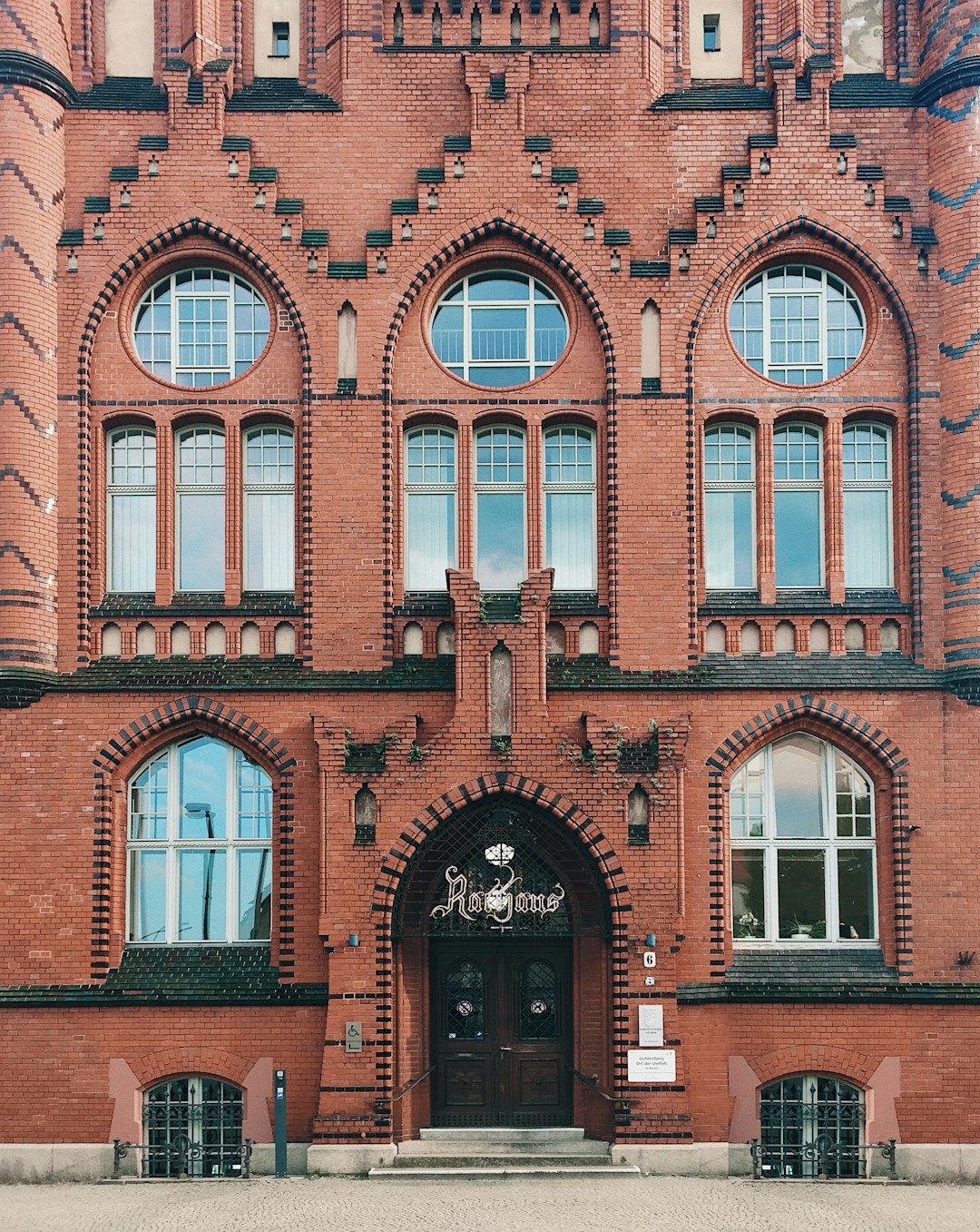 Landmark photo spot Rathaus Lichtenberg (Berlin) Oberbaum Bridge