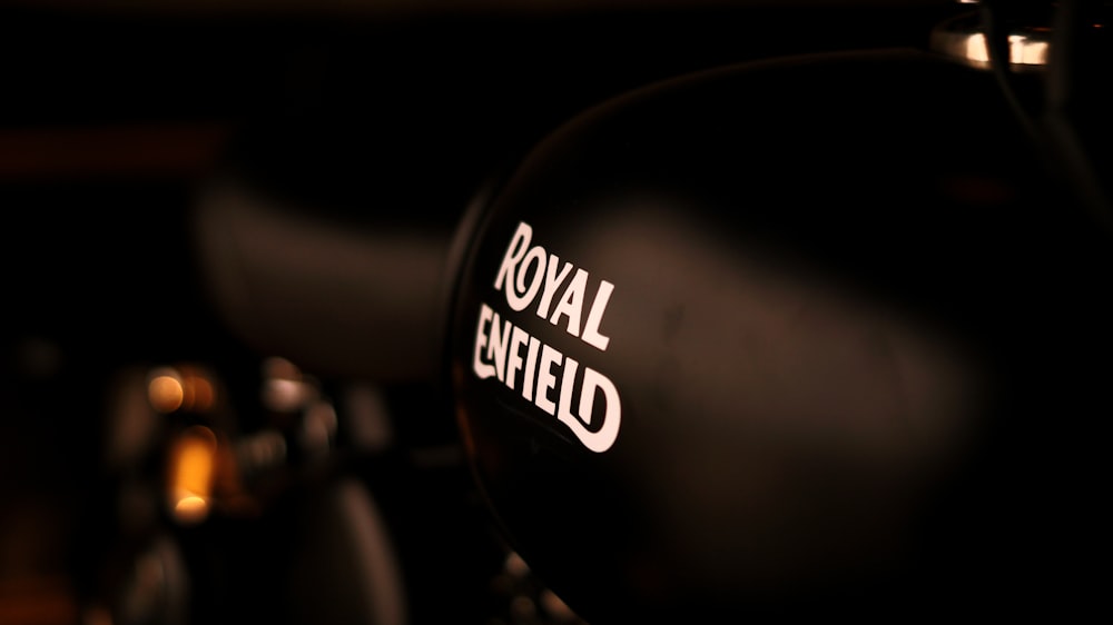 schwarzer Royal Enfield Helm