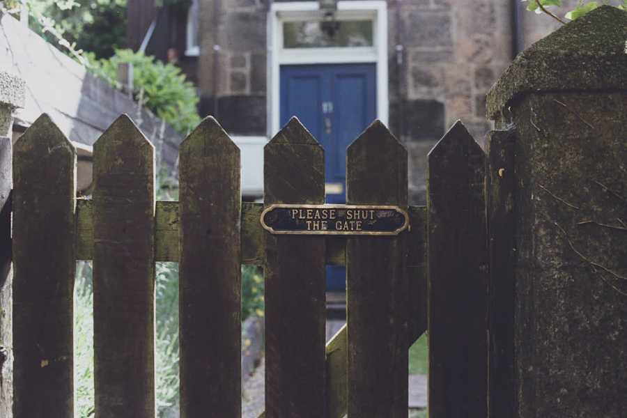 A long run of timber fencing in a Lincolnshire garden.