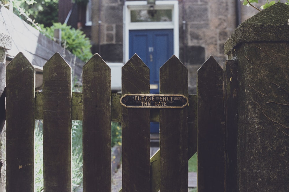 close-up photo of brown wooden fence