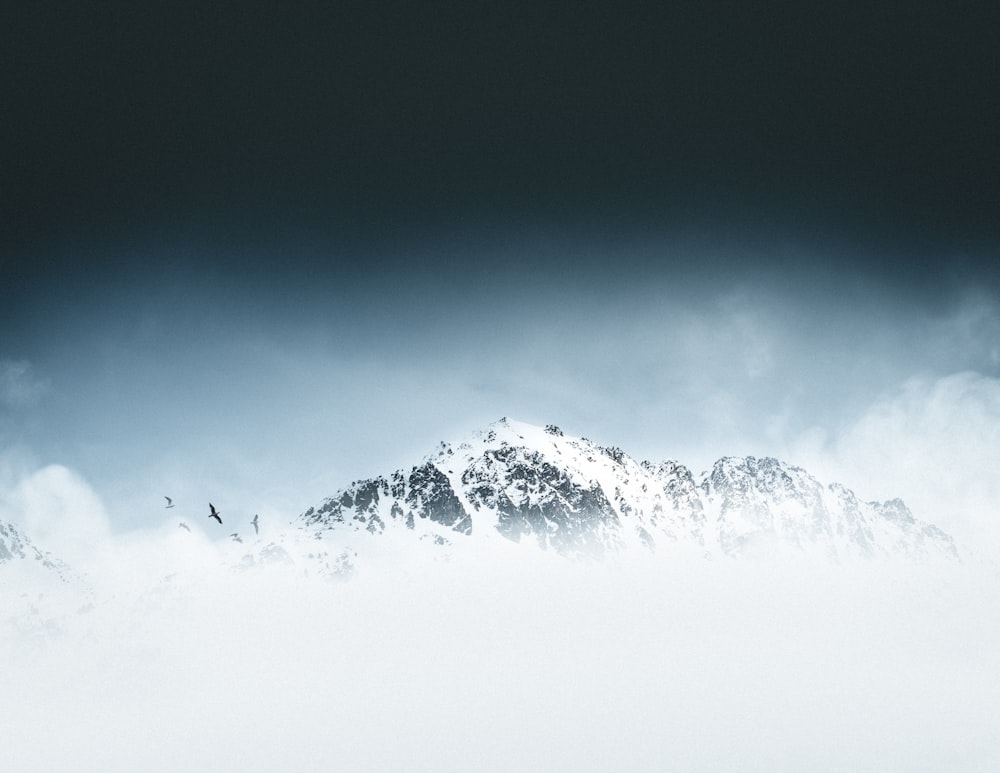 montagne de neige dans la photographie de paysage
