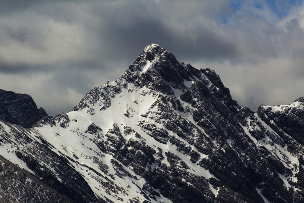 montagne enneigée