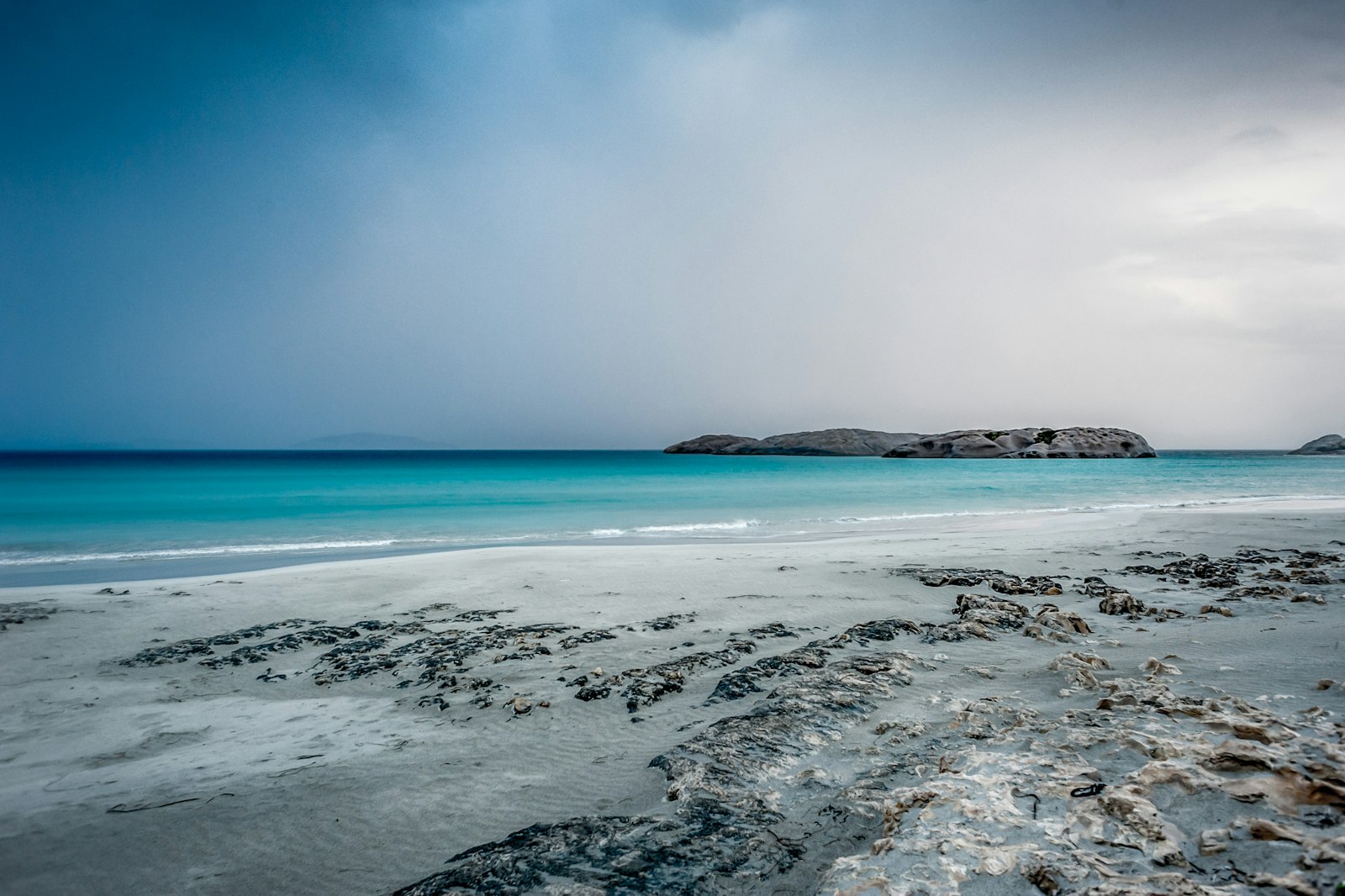 Nikon AF Nikkor 24mm F2.8D sample photo. Seashore under gray sky photography