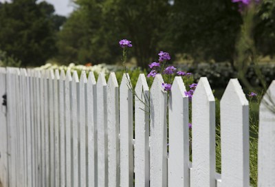 Fencing contractor using Onwork app