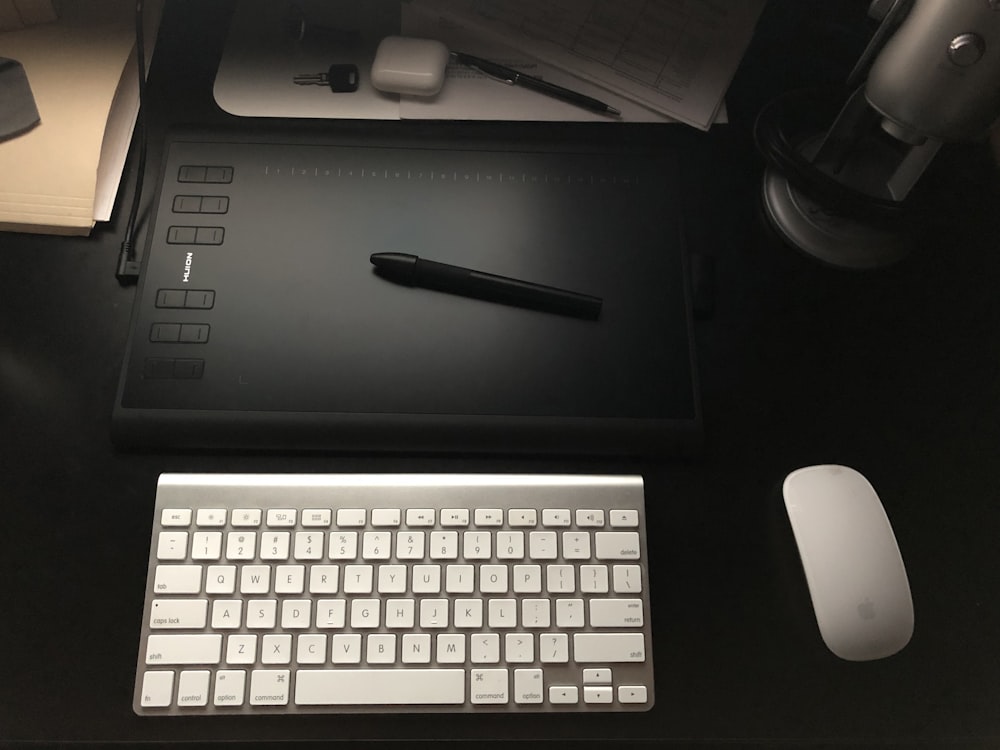 Apple Wireless-Tastatur und Magic Mouse