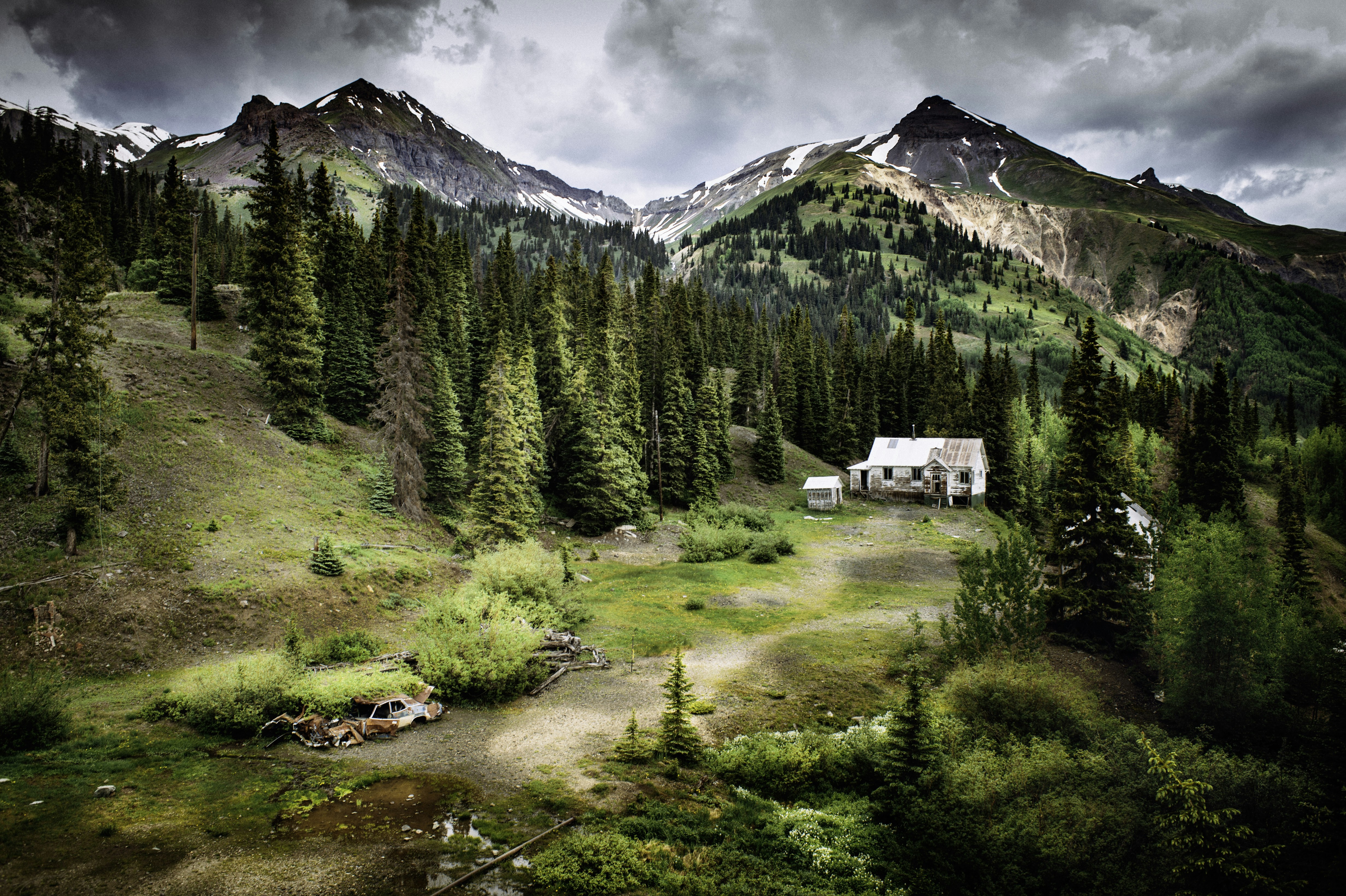 Colorado home with mountain background - roofers colorado