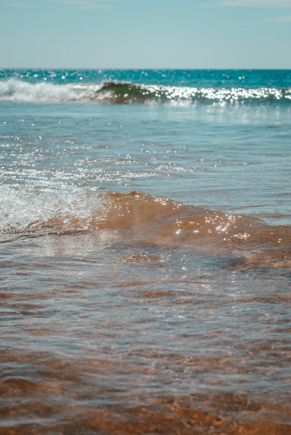 ocean waves at daytime