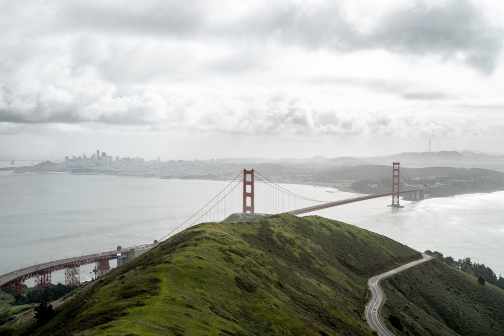 Fotografía de vista aérea del puente Golden Gate, California