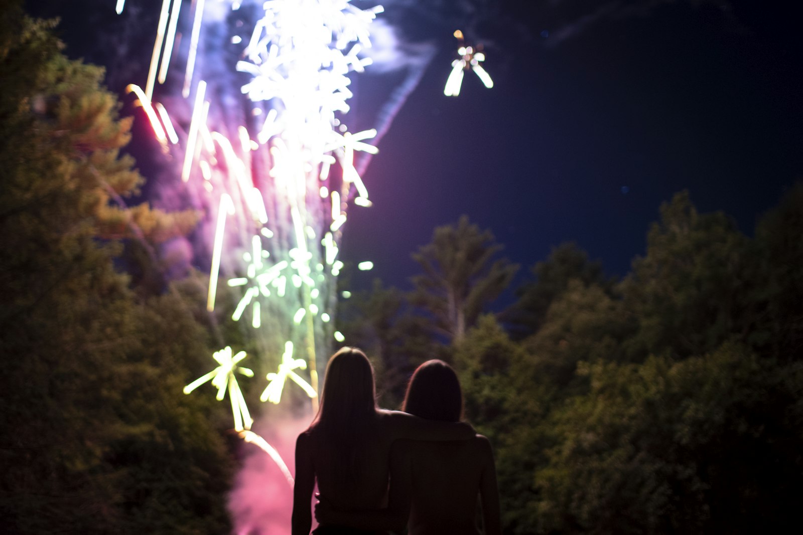 Sigma 30mm F1.4 EX DC HSM sample photo. Two people standing near photography