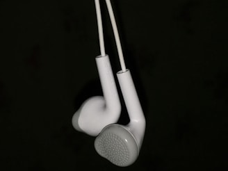 An artistic display of yilans headphones highlighting their lightweight design.