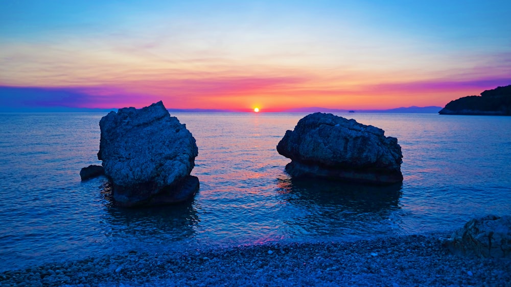 sun between two rock monolith