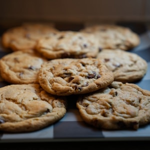 cookies on rectangular plate