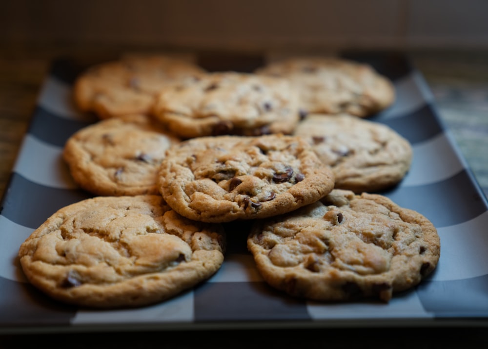 biscotti su piatto rettangolare